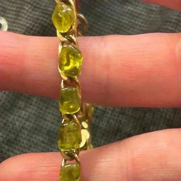 Vintage green stone chip MCM gold tone bracelet 7” - Picture 3 of 5